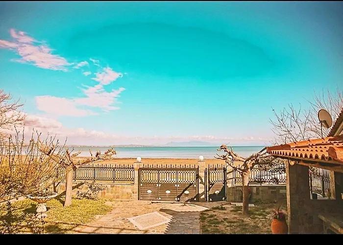 Casa de Férias κatakolo Luxury Seaside House & Garden